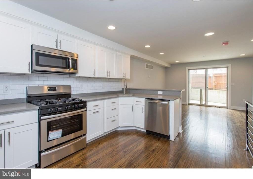 1824 Poplar St #1 - Photo 3 of 18