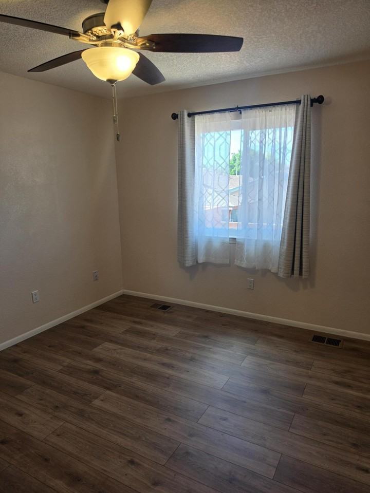 9215 Eiffel Ave Sw - Photo 5 of 21