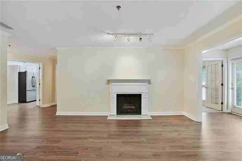 3203 Lenox Rd Ne #6 - Photo 3 of 27