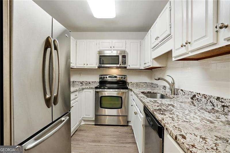 3203 Lenox Rd Ne #6 - Photo 6 of 27