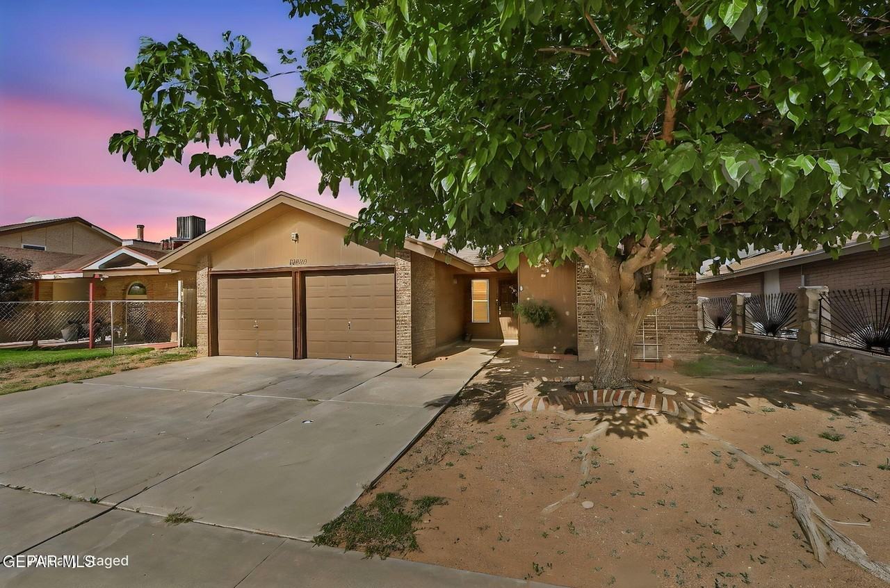 10902 Yogi Berra Dr - Photo 2 of 33