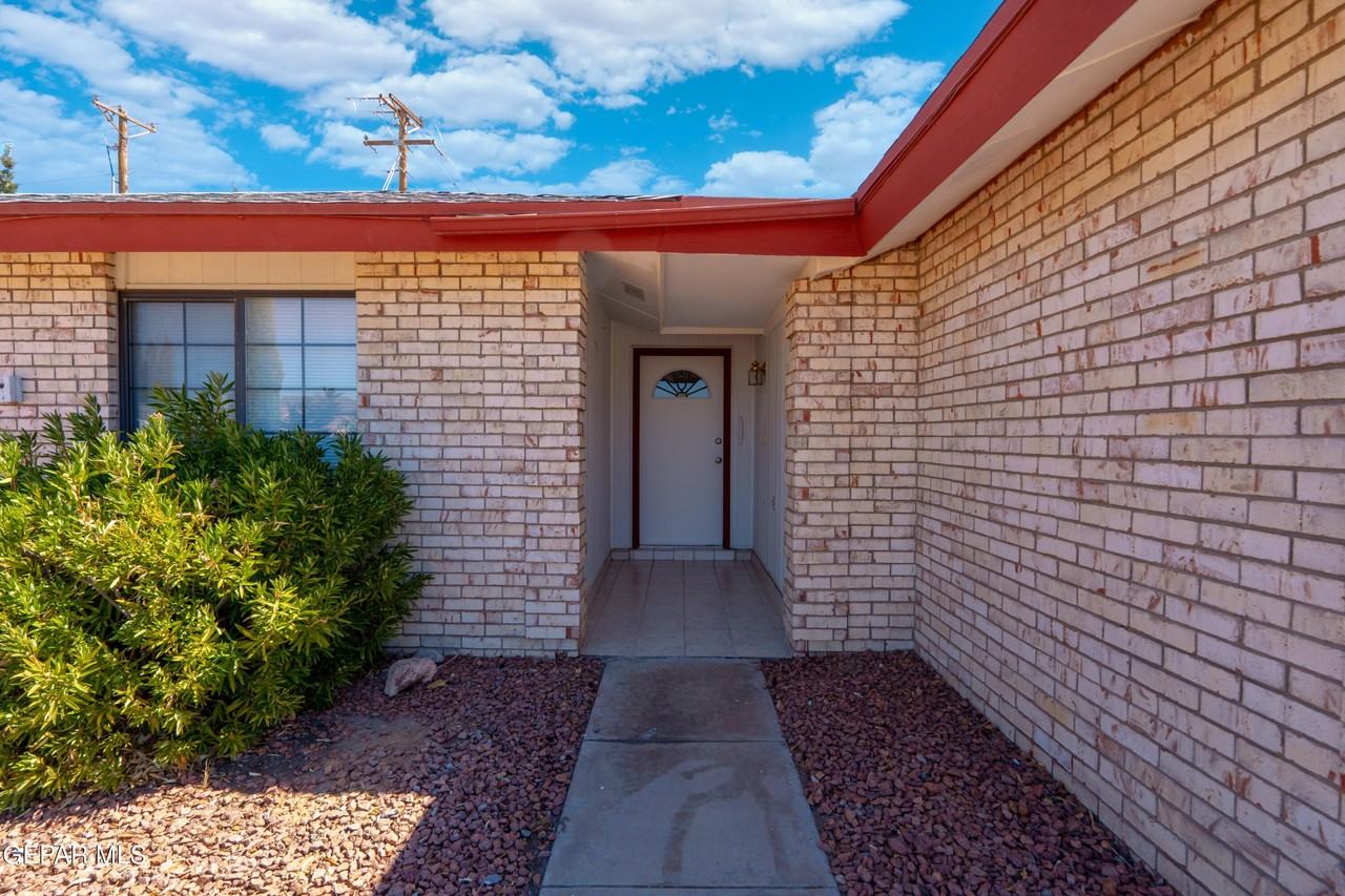 7324 Canyon Run Dr - Photo 2 of 14