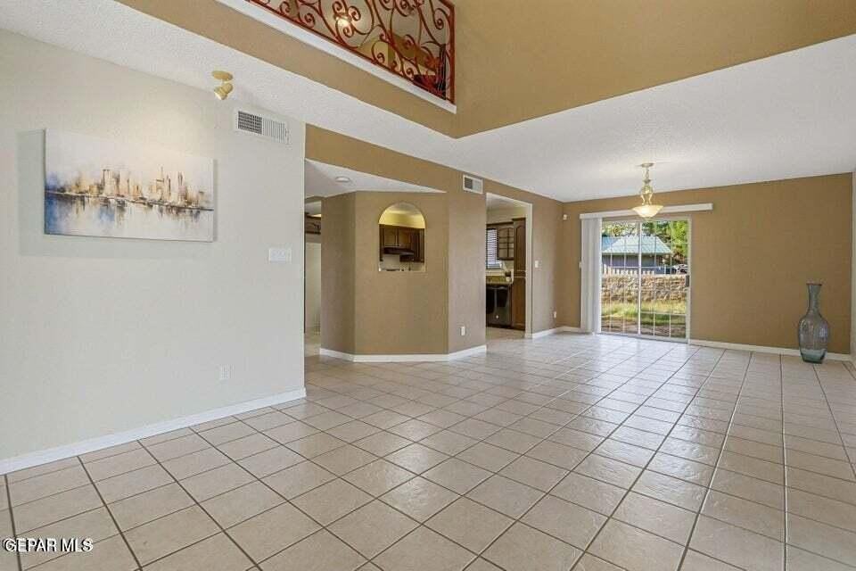 650 Vera Ct - Photo 4 of 46