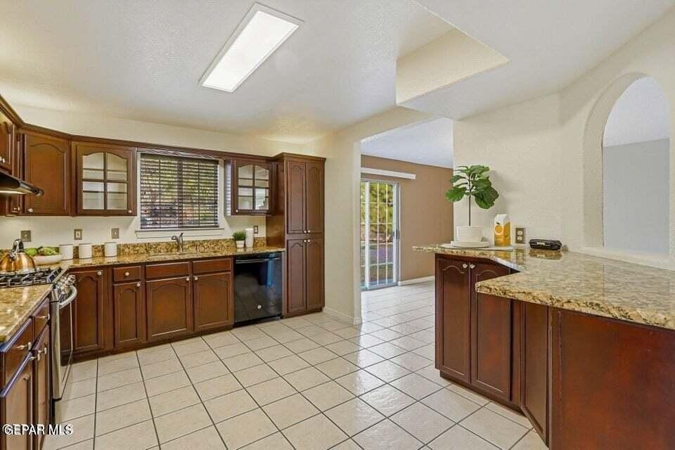 650 Vera Ct - Photo 7 of 46