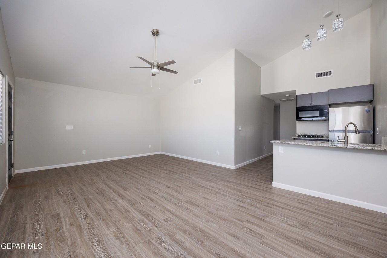 5204 Sun Valley Dr #A - Photo 6 of 11