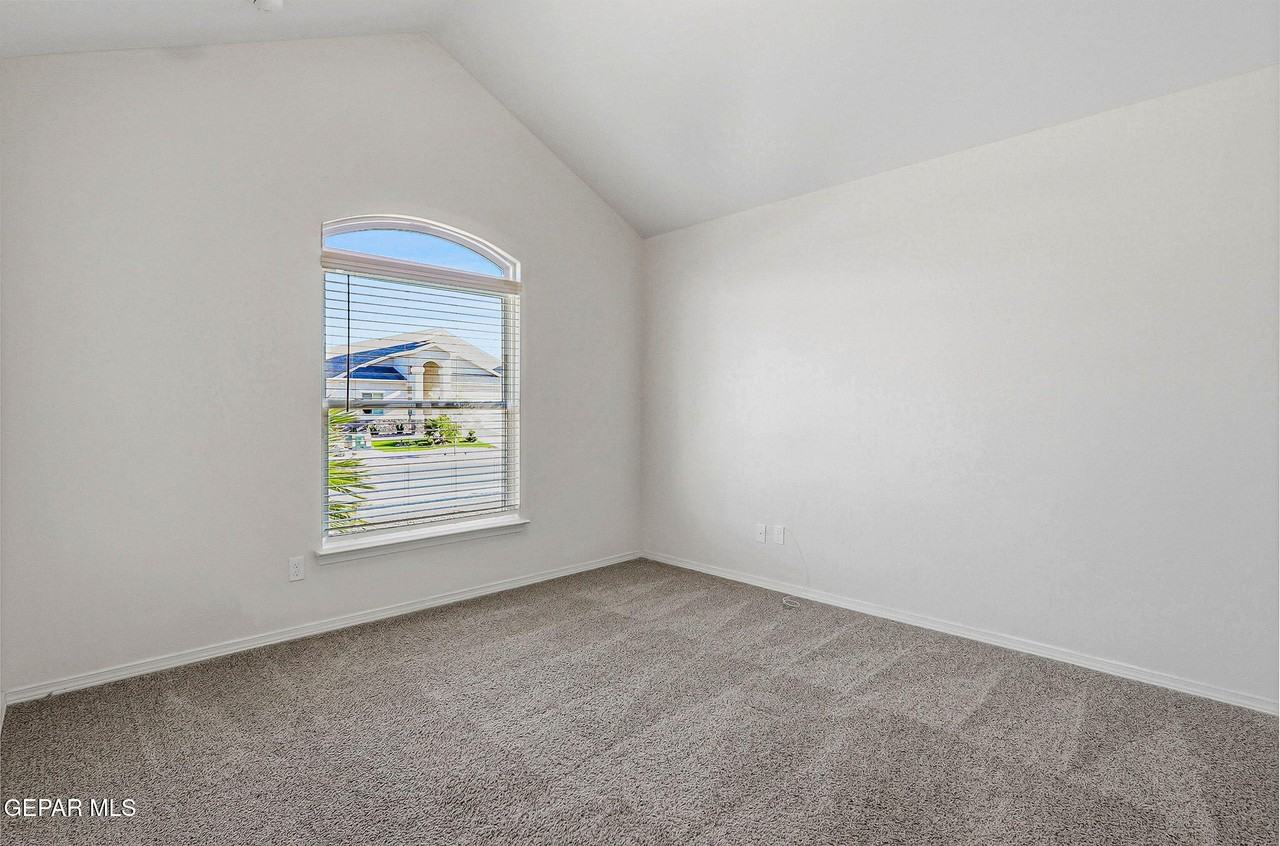13745 Lago Vista Ave - Photo 4 of 29