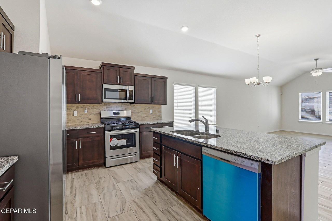 13745 Lago Vista Ave - Photo 6 of 29