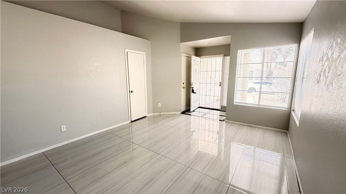 7220 Paradise Bay Dr - Photo 4 of 28