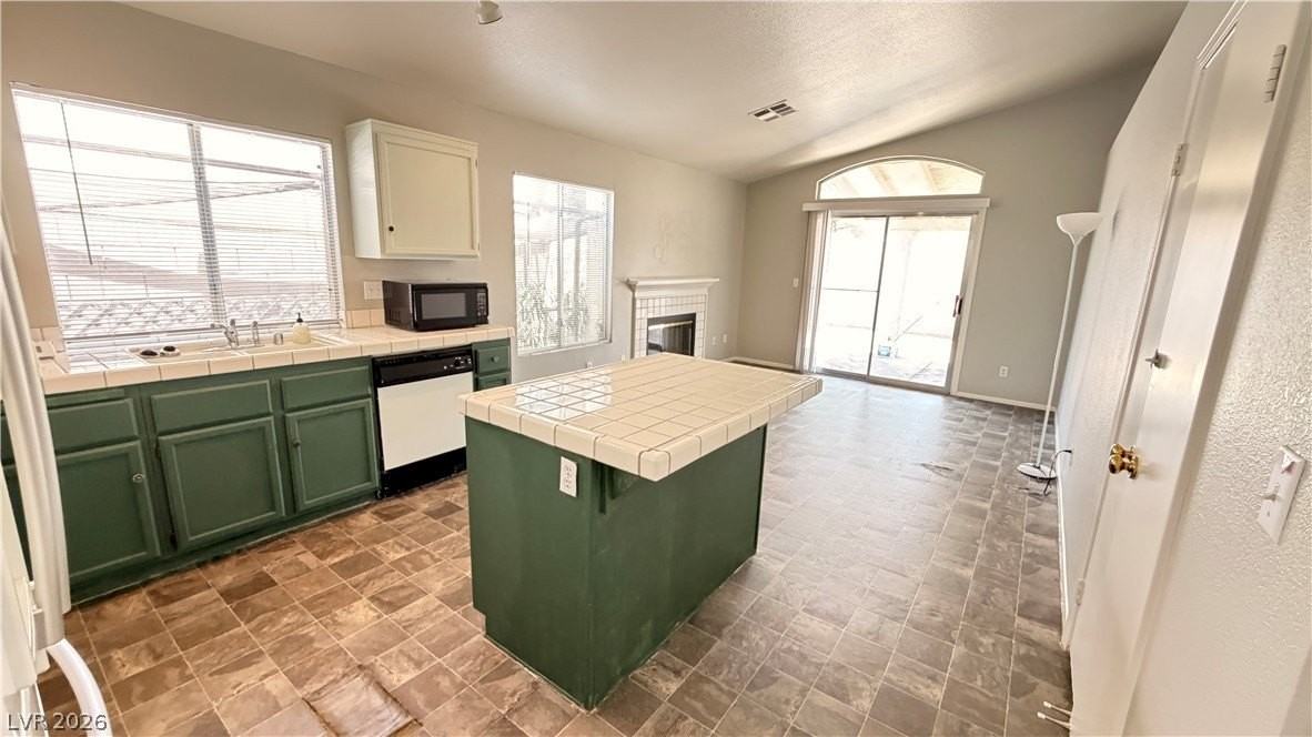 7220 Paradise Bay Dr - Photo 6 of 28