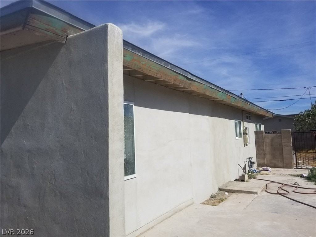 2504 Flower Ave - Photo 2 of 7