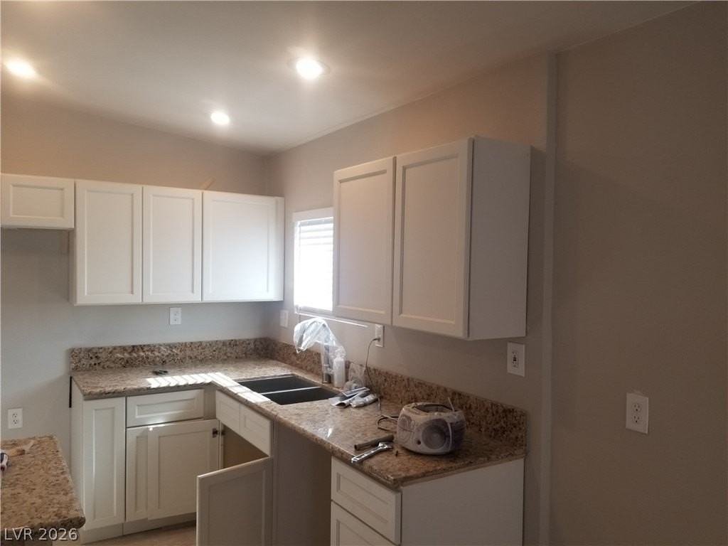 2504 Flower Ave - Photo 3 of 7