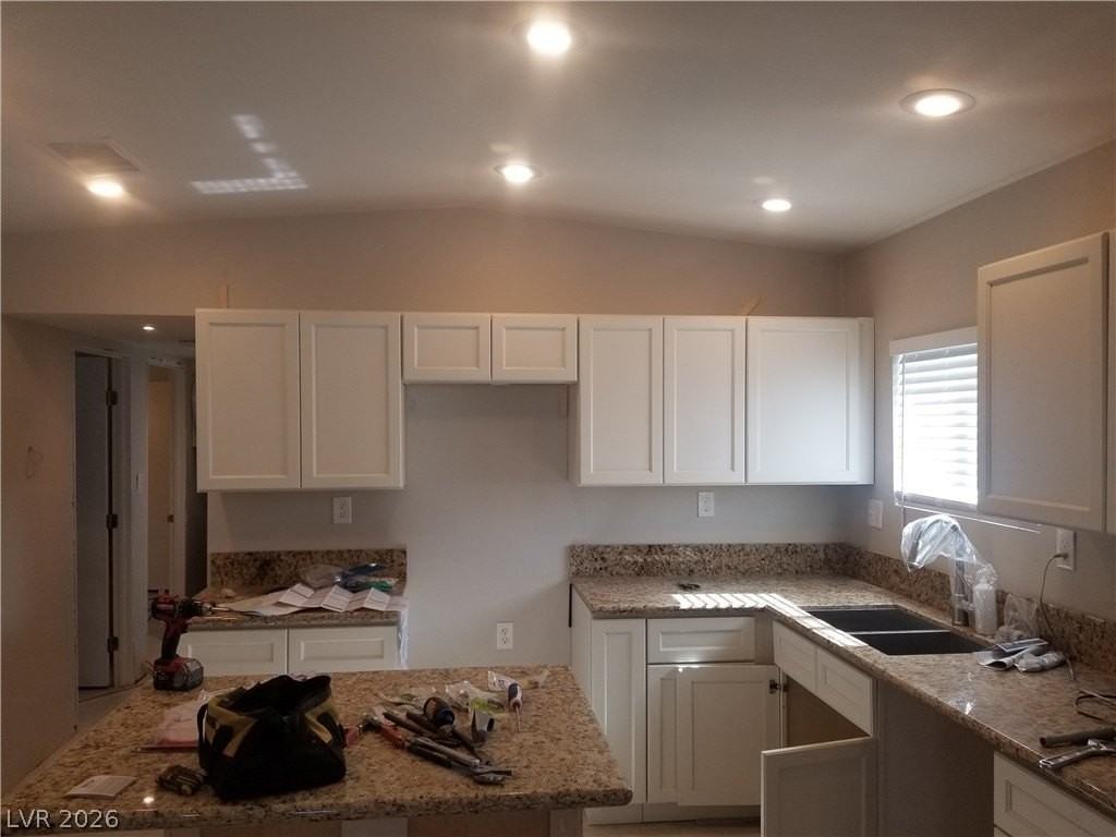 2504 Flower Ave - Photo 4 of 7