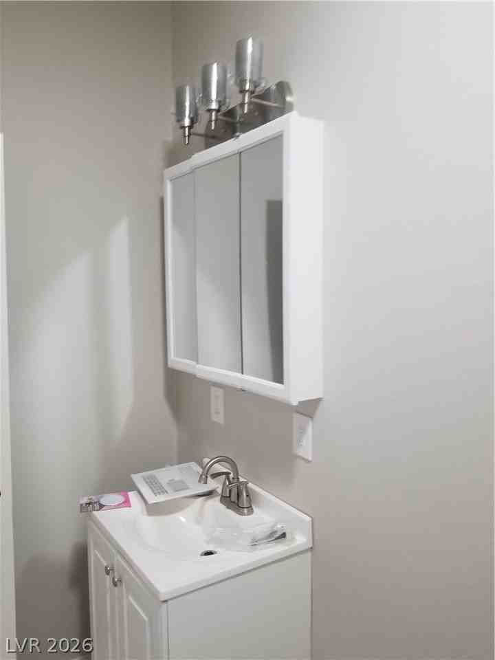 2504 Flower Ave - Photo 5 of 7