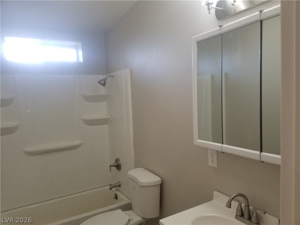 2504 Flower Ave - Photo 6 of 7