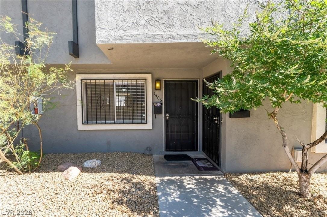 1406 N Jones Blvd - Photo 2 of 33