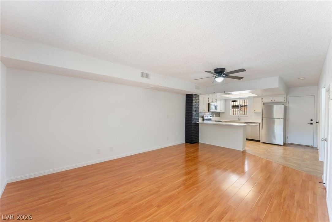 1406 N Jones Blvd - Photo 4 of 33