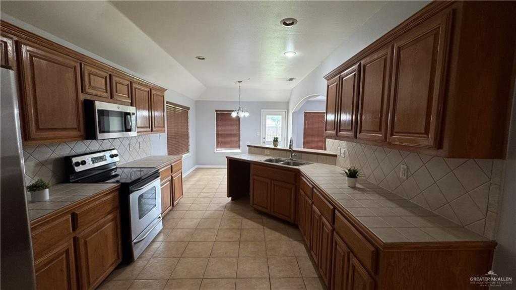 3405 Santa Monica - Photo 4 of 29