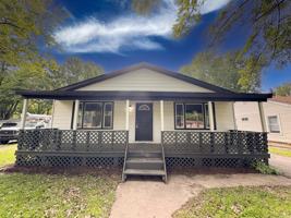featured image of 3246 N Lake Park Ave