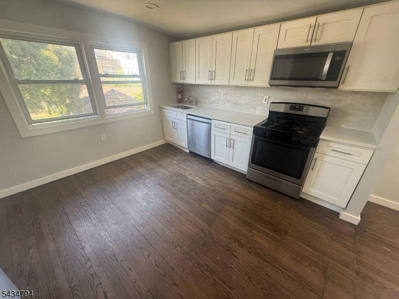 283 Isabella Ave - Photo 2 of 9