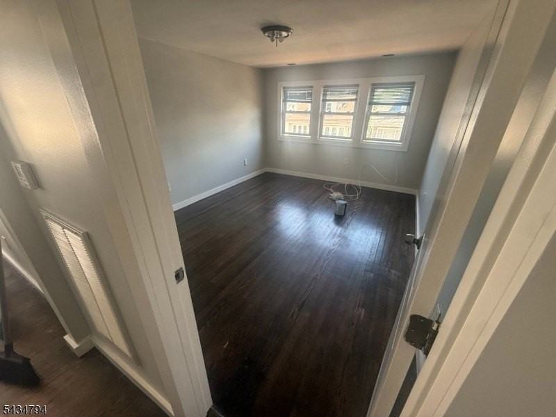 283 Isabella Ave - Photo 6 of 9