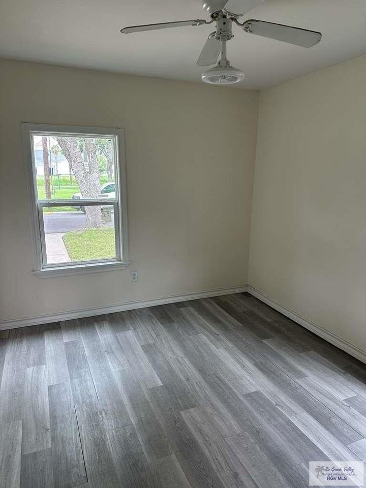 243 Freddy Fender Ln - Photo 4 of 6