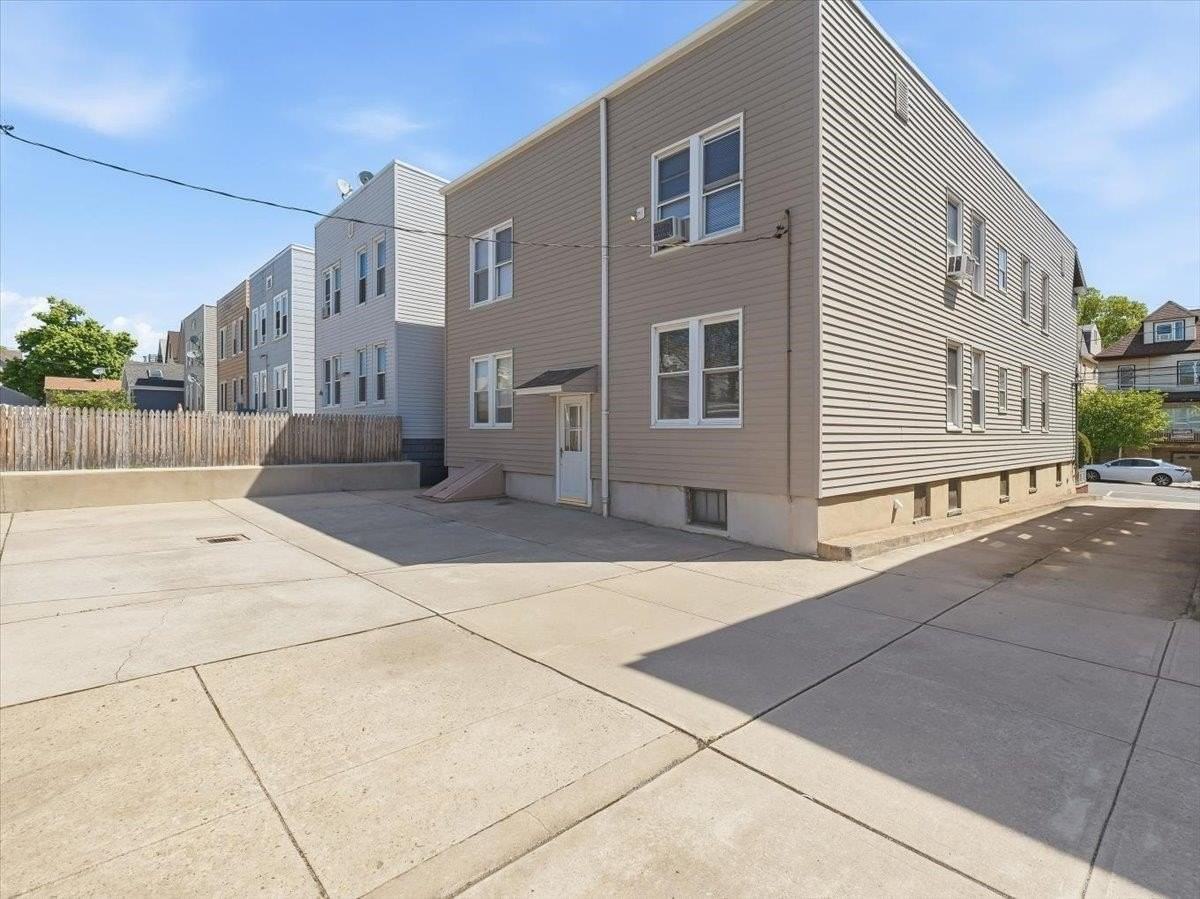 73 Newman Ave #4 - Photo 5 of 20