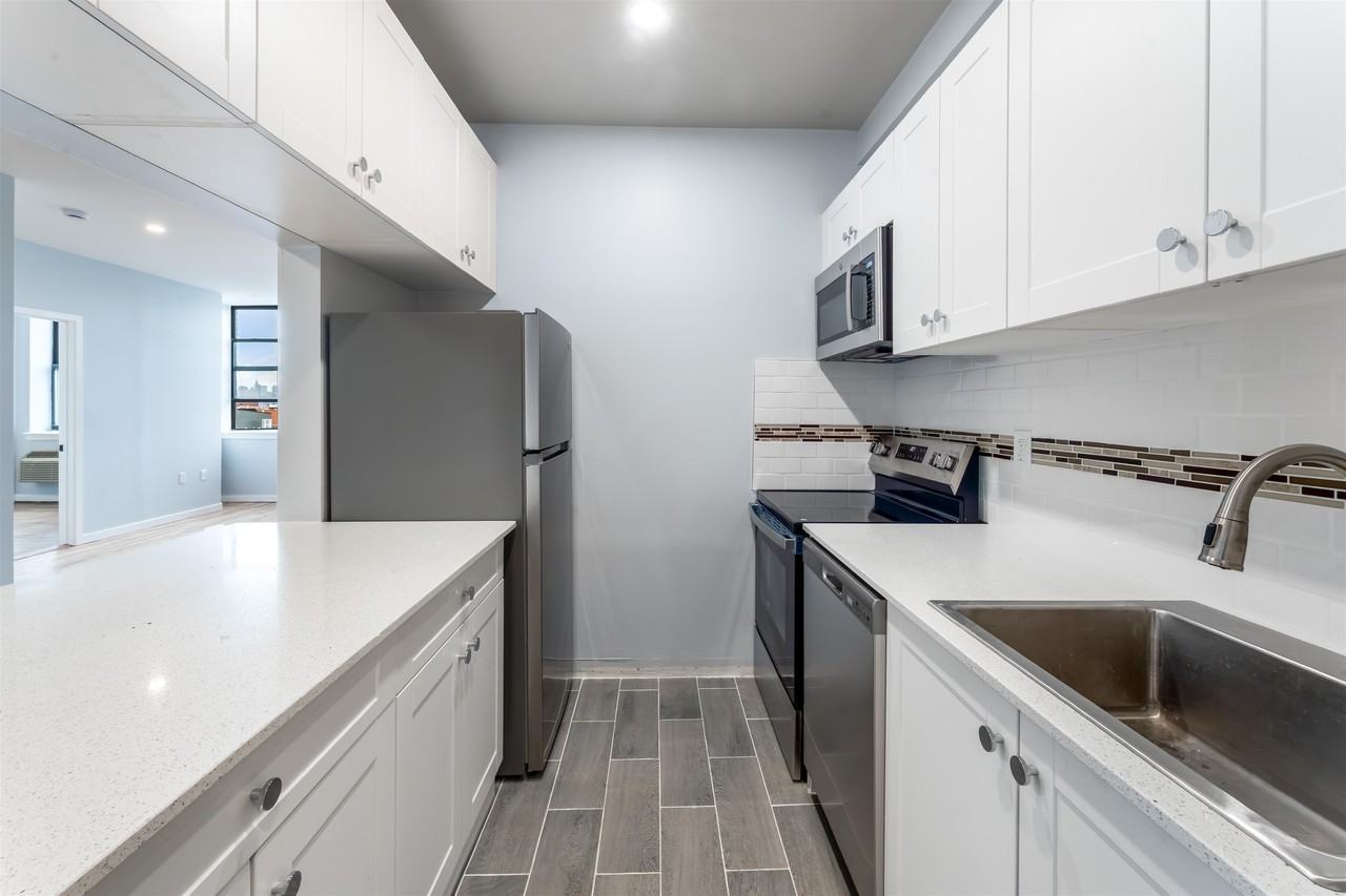 44 Sherman Ave #4B - Photo 3 of 30