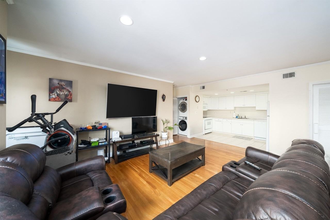 621 Monroe St #8B - Photo 3 of 19