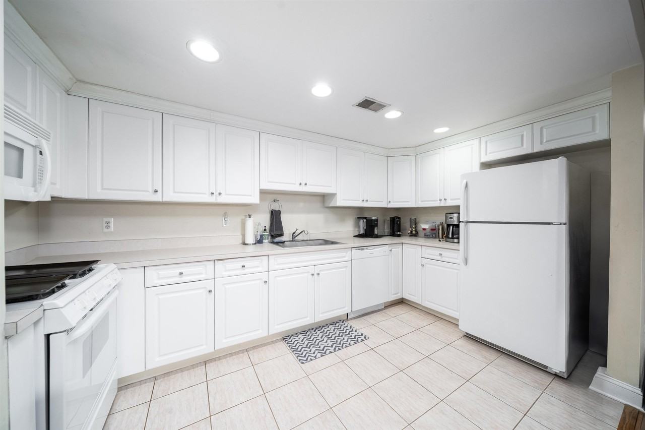 621 Monroe St #8B - Photo 4 of 19