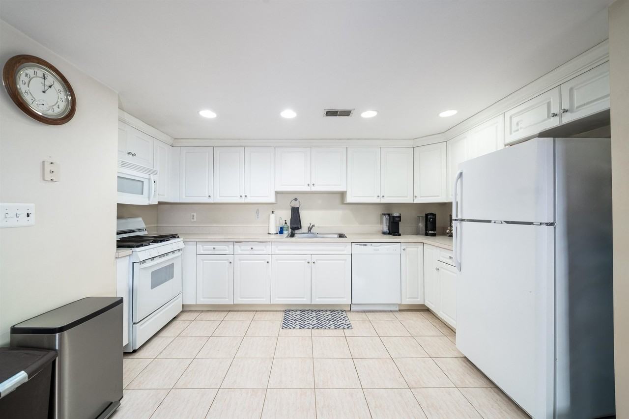 621 Monroe St #8B - Photo 5 of 19