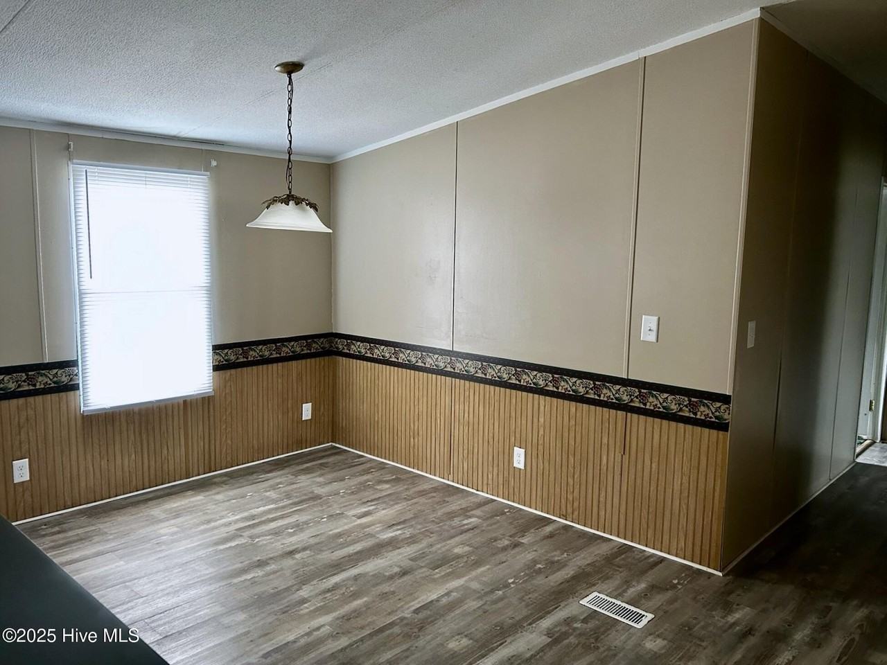 231 Church St - Photo 7 of 20