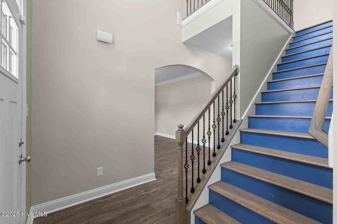 606 Prospect Way - Photo 5 of 48