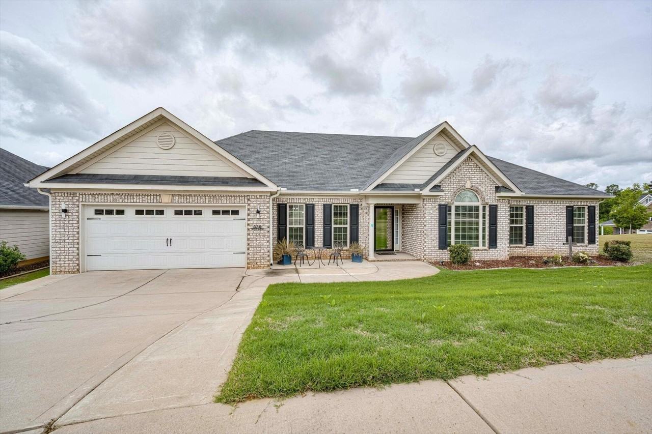 439 Bridle Path Rd - Photo 2 of 43