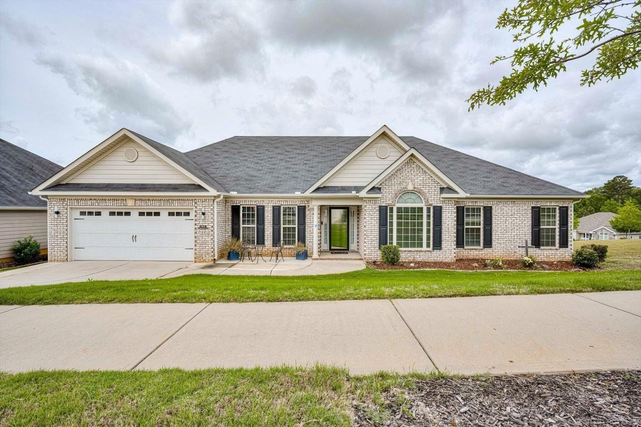 439 Bridle Path Rd - Photo 4 of 43