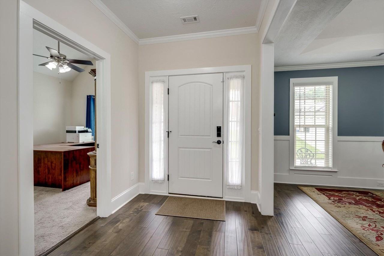 439 Bridle Path Rd - Photo 6 of 43