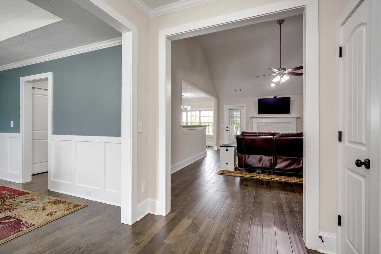 439 Bridle Path Rd - Photo 7 of 43