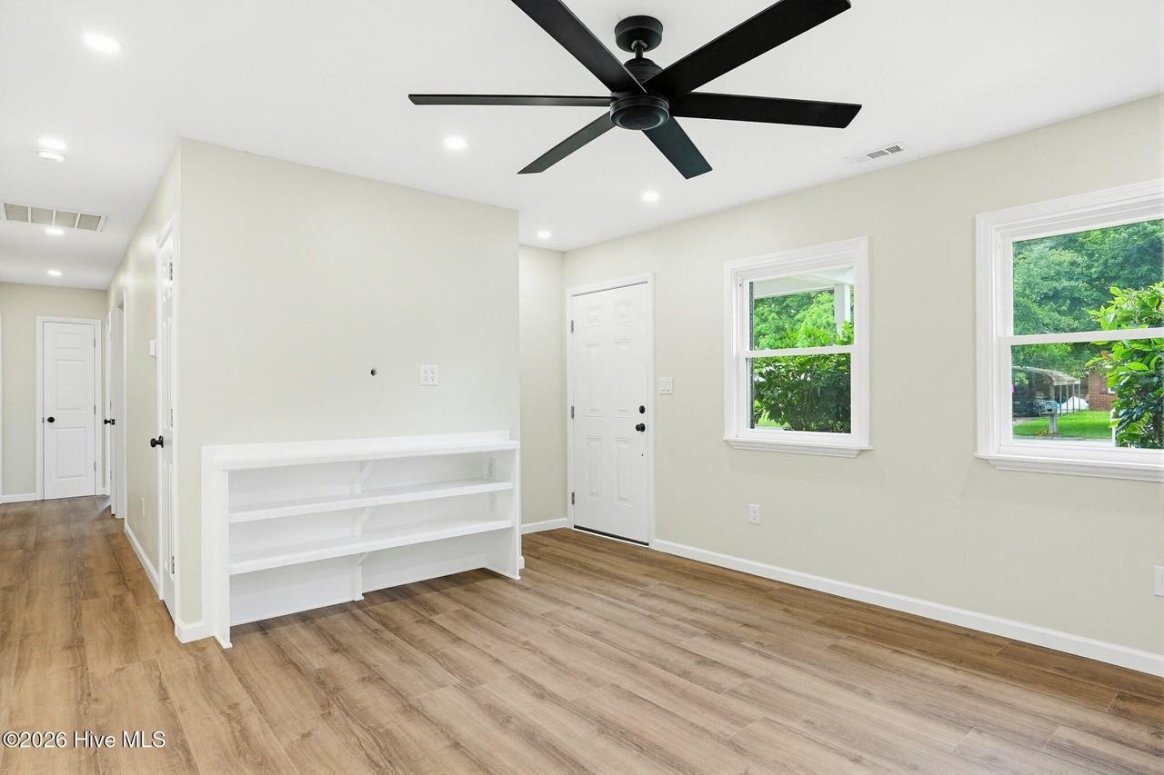 105 Ramsey Dr - Photo 4 of 22