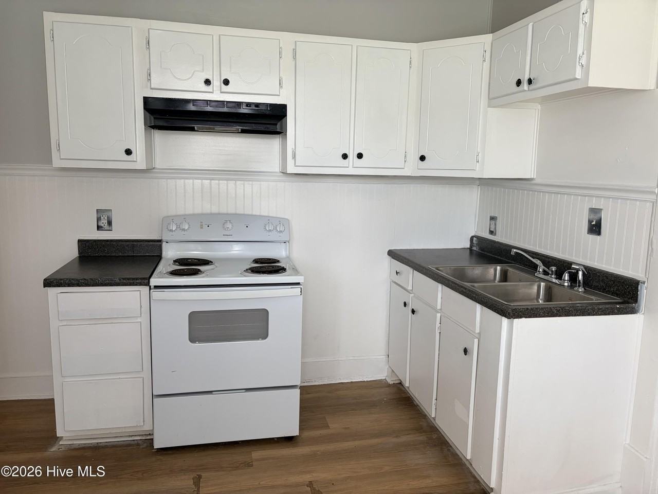 817 Arlington St #819 - Photo 5 of 10