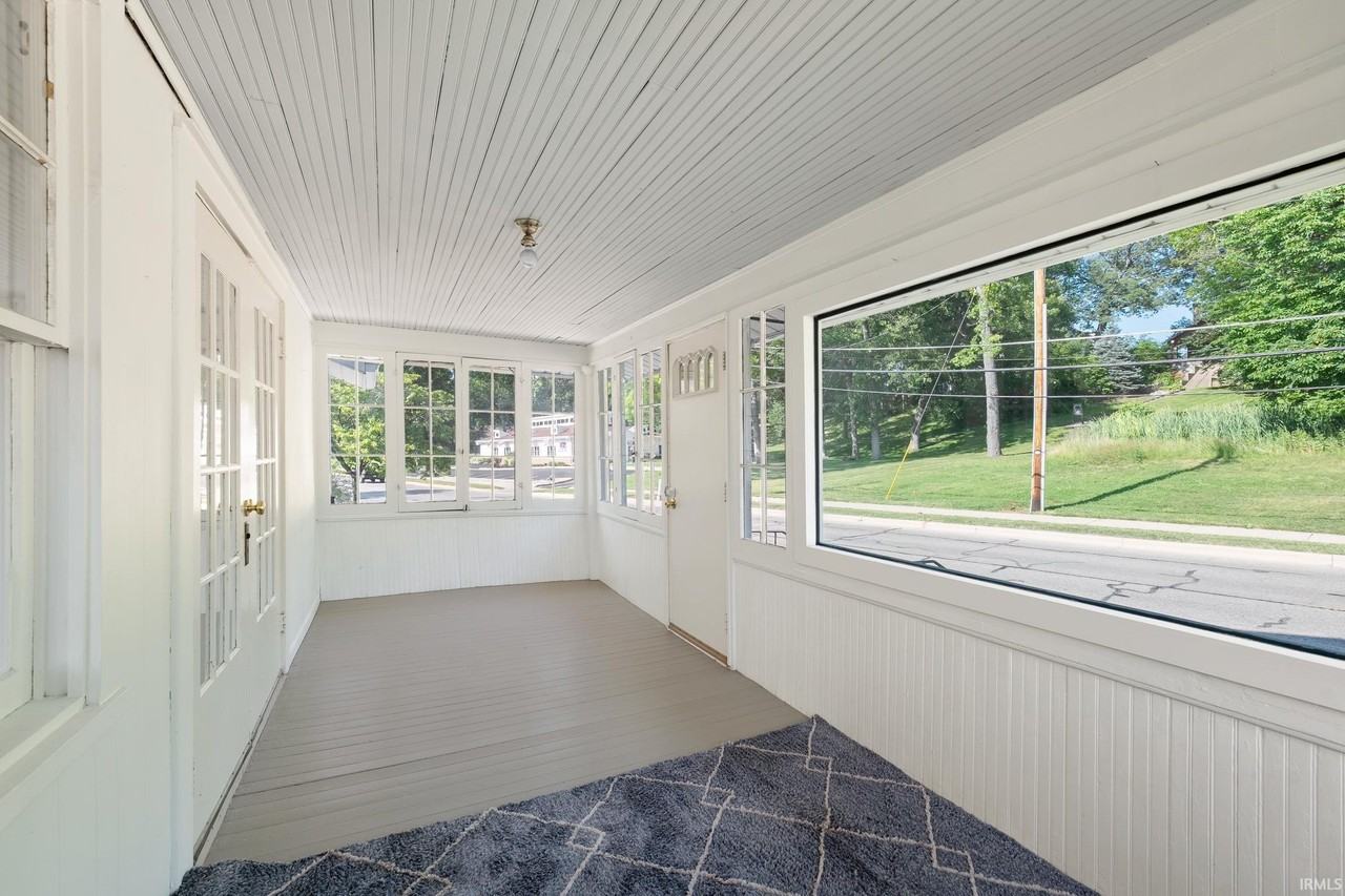 1112 Park Ave - Photo 2 of 21
