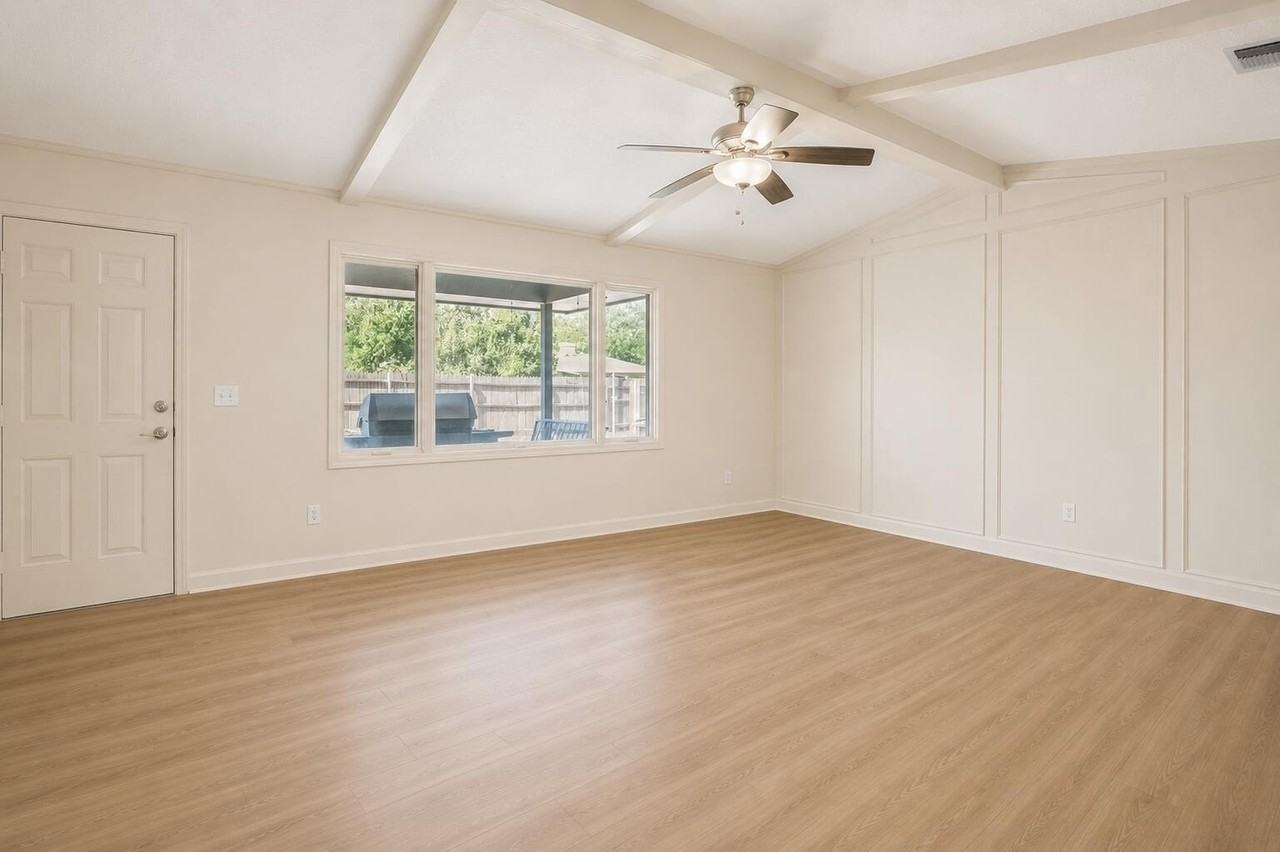 5216 94th St - Photo 2 of 10