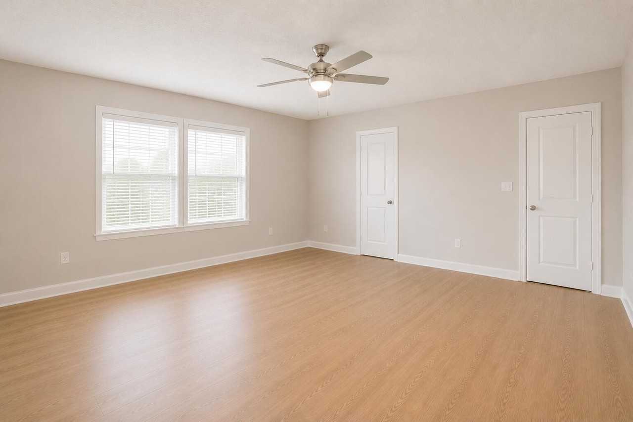 5216 94th St - Photo 4 of 10