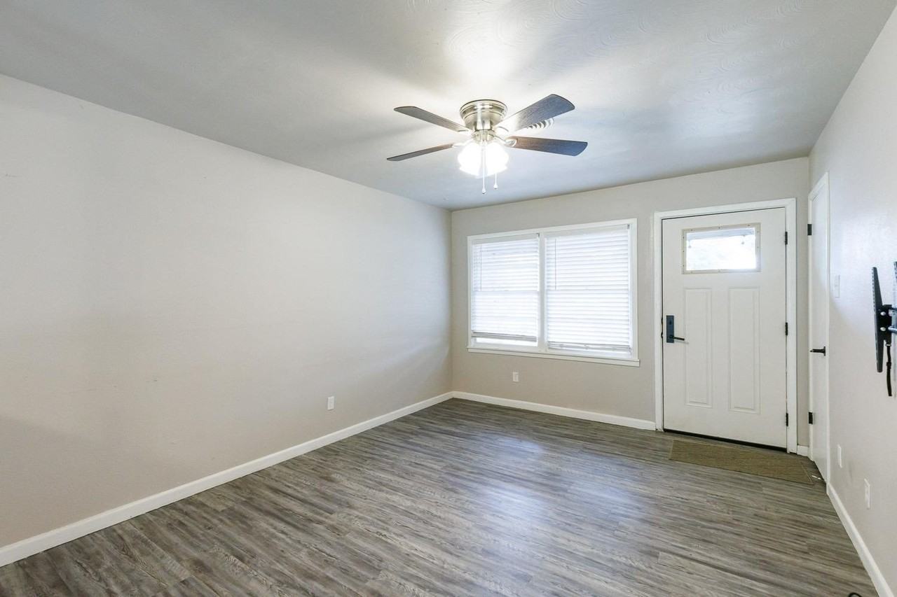 406 Bangor Ave - Photo 5 of 35