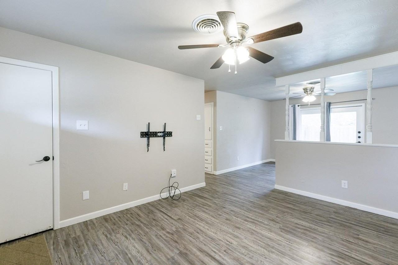406 Bangor Ave - Photo 7 of 35