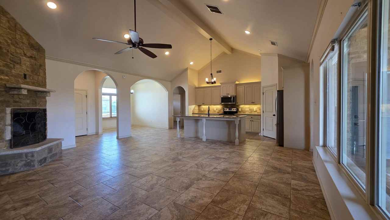5234 Kemper St - Photo 5 of 28