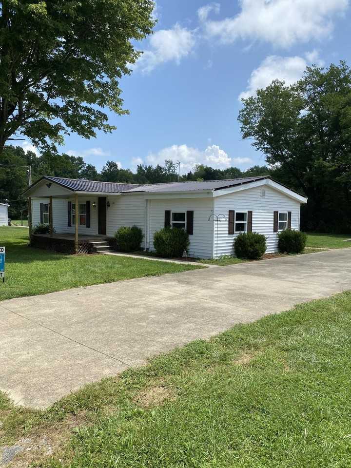 180 Martin Ln - Photo 2 of 12