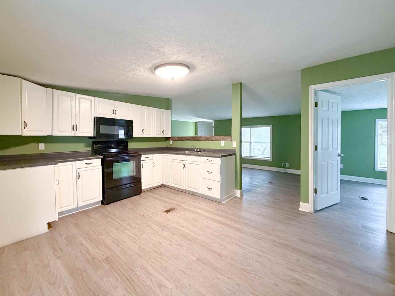 180 Martin Ln - Photo 3 of 12