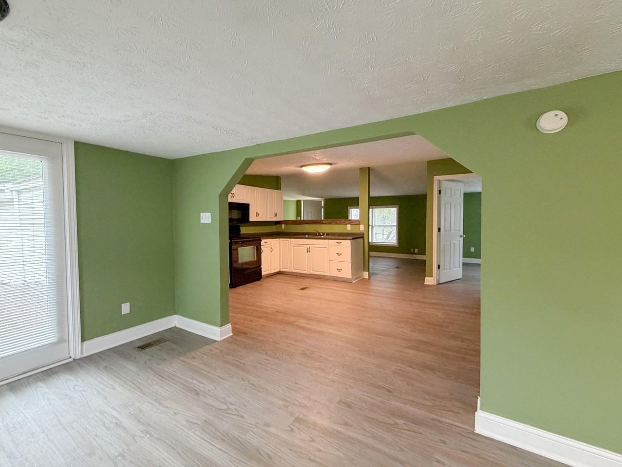 180 Martin Ln - Photo 4 of 12