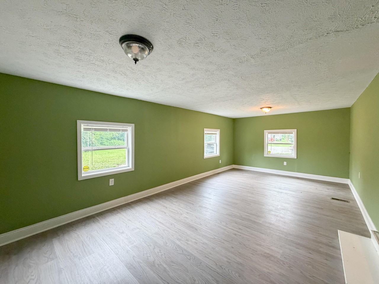 180 Martin Ln - Photo 6 of 12