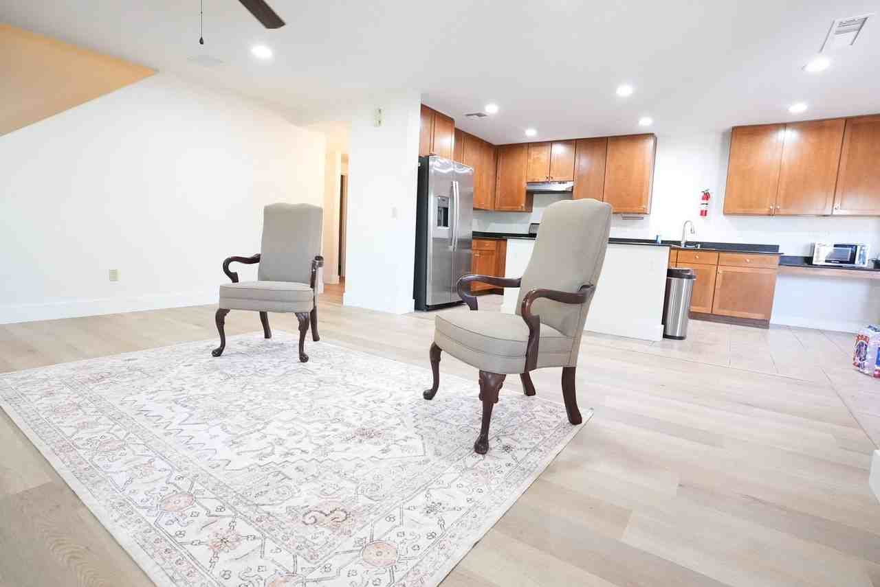 E Santa Fe Ln - Photo 4 of 44