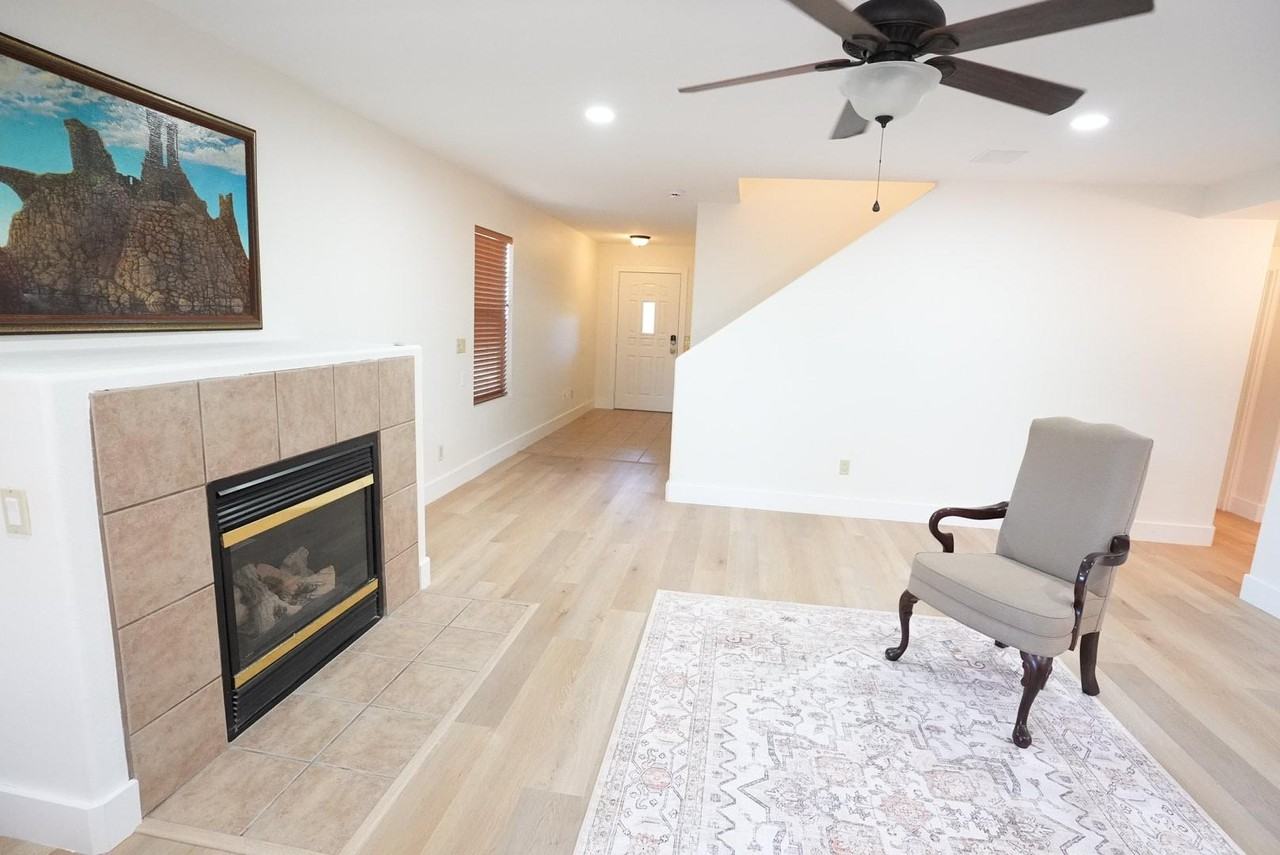E Santa Fe Ln - Photo 5 of 44